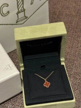 ✨💖Authentic Van Cleef & Arpels Vintage Alhambra 18K Gold Necklace✨💖